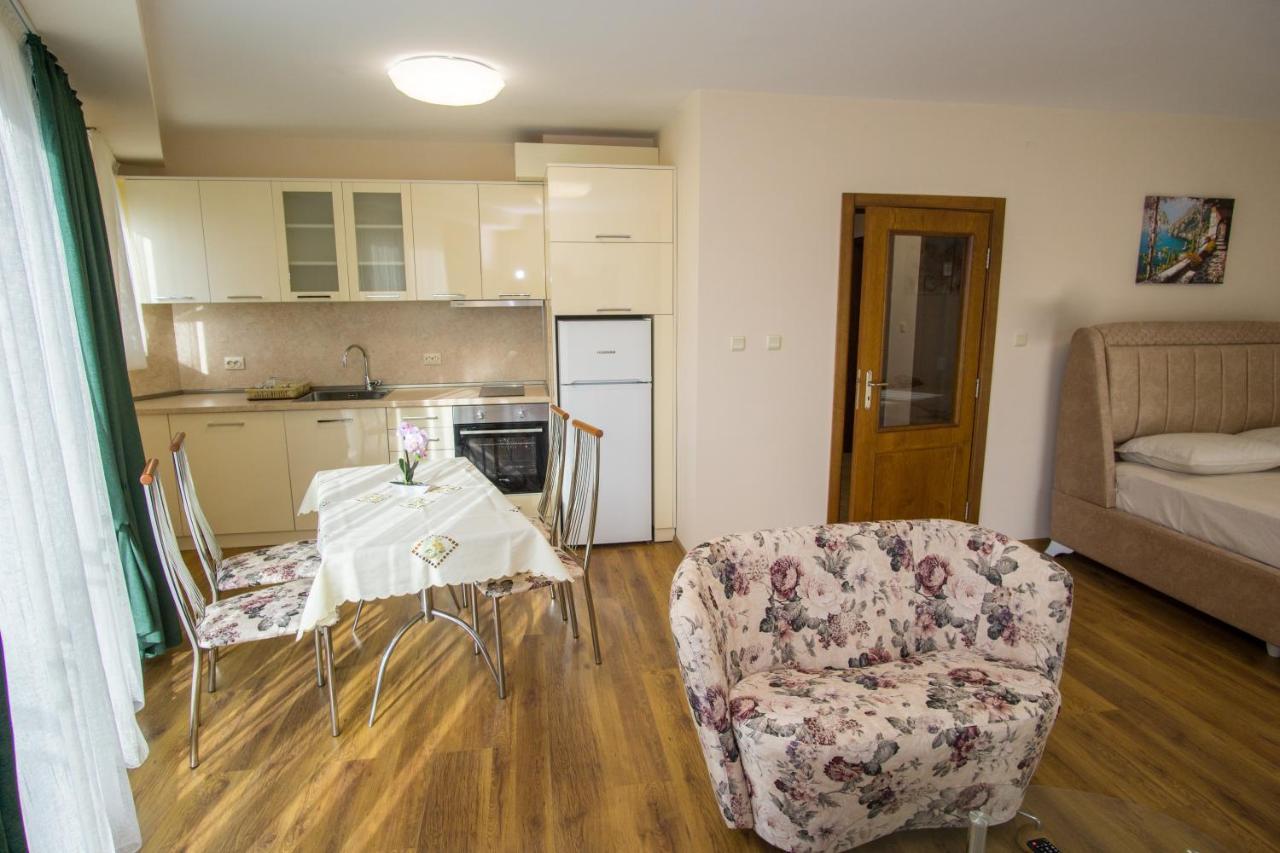 Guest Apartments Stela ซาเรโว ภายนอก รูปภาพ